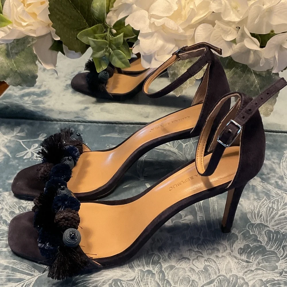 Banana Republic Navy Heels with tassel and Bead Details - Picture 4 of 8